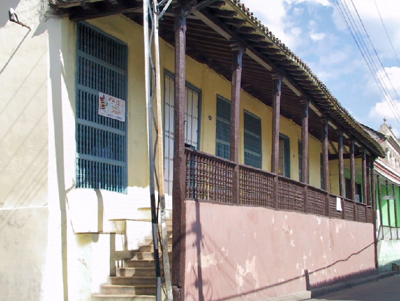 385.colonial house