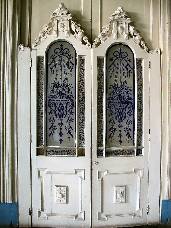 424.glass door
