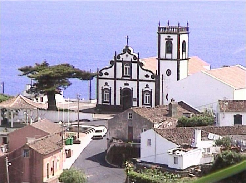 chiesa e albero