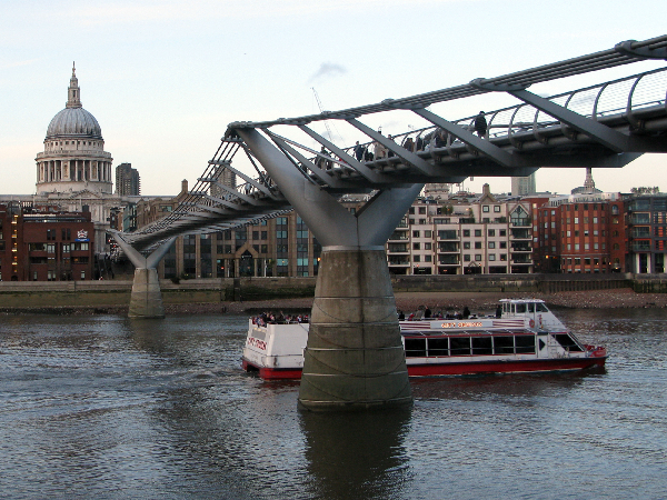 121.millenium bridge