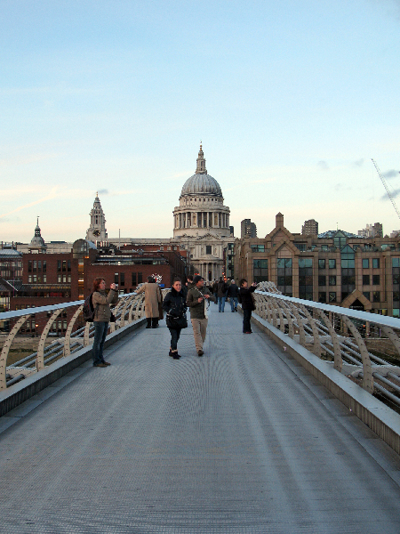 127.millenium bridge