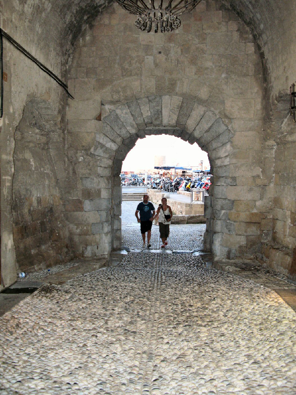 1170b.marine gate