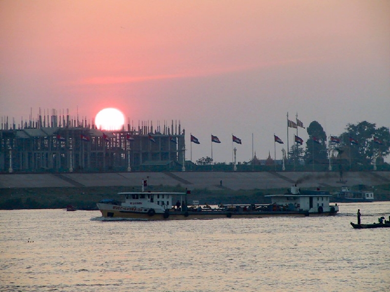 48.sunset on Tonle Sap