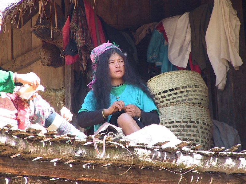 37.akhawoman