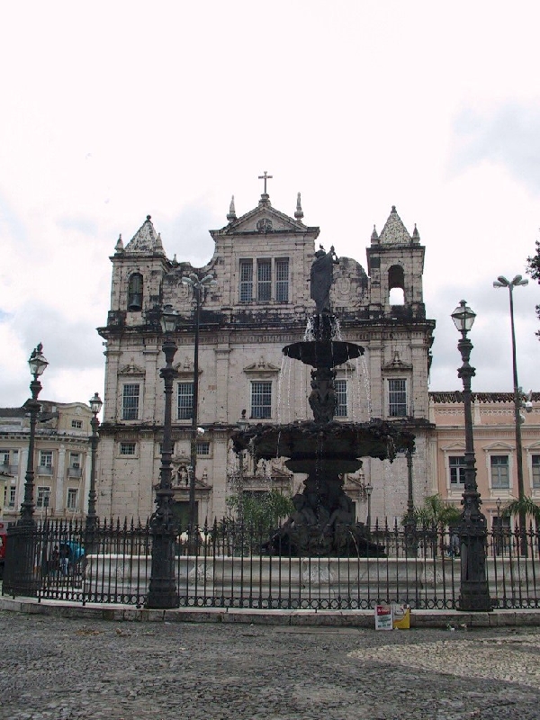 416 fountain and cathedral