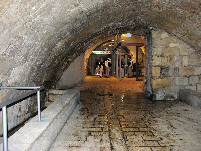1109.kotel tunnel